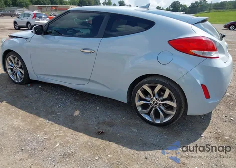 2015 Hyundai Veloster Re:flex z USA, uszkodzony, nr VIN KMHTC6AD6FU222077